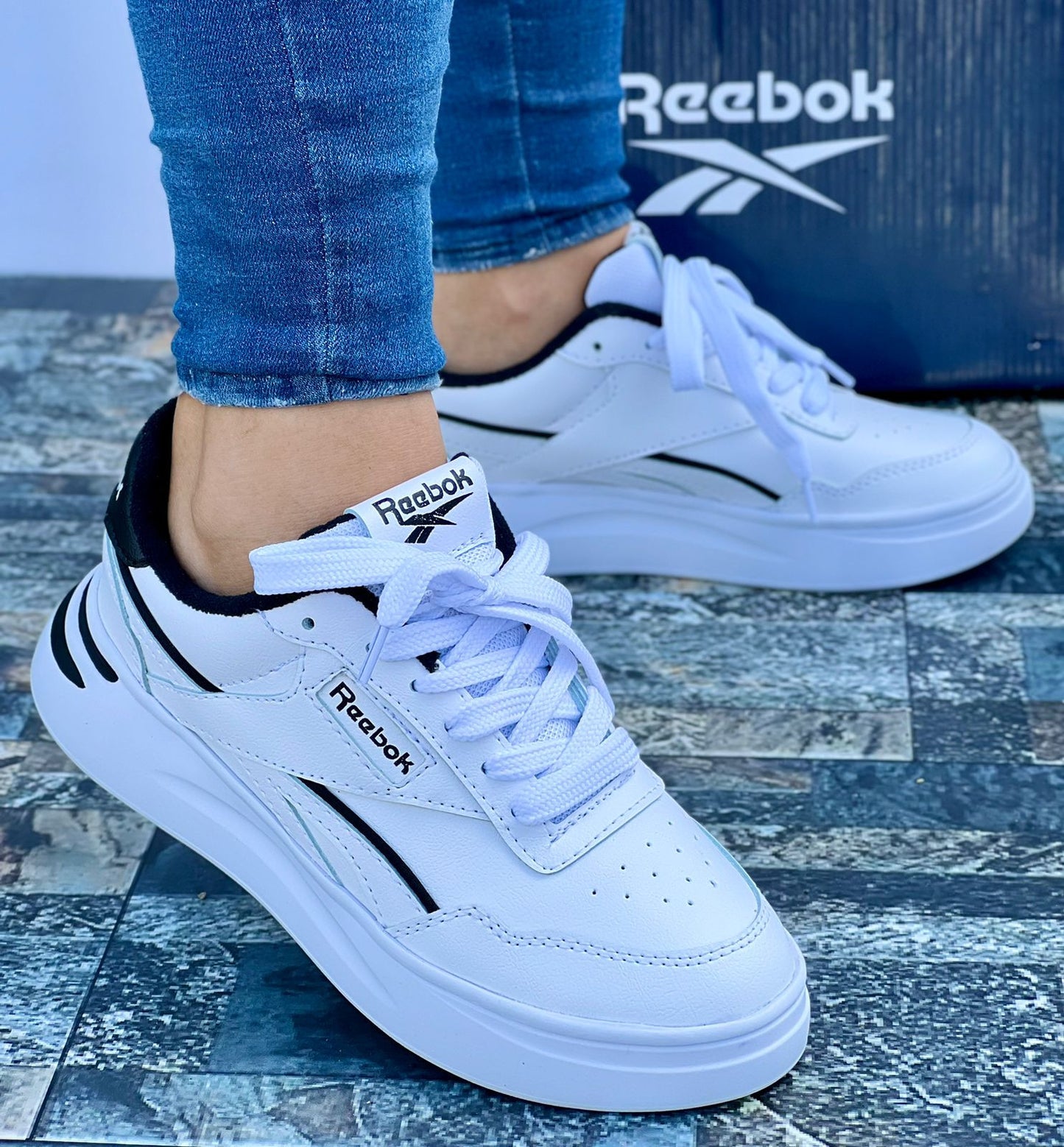 Tenis Mujer Estilo Reebok R33 – Comodidad, Estilo y Versatilidad