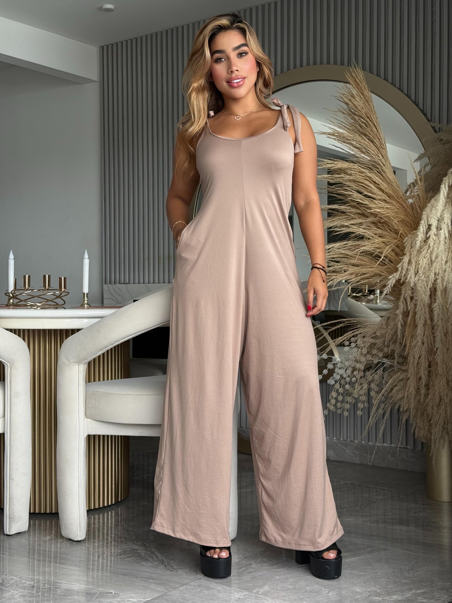 Enterizo Piel Durazno – Comodidad y Estilo en una Sola Prenda